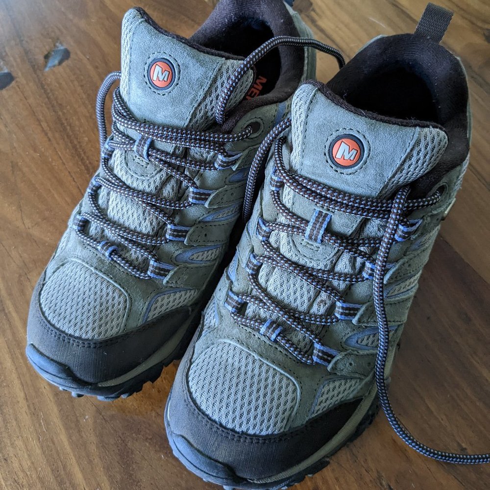 Almost brand new! W Merrell Moab hiking boot, waterproof